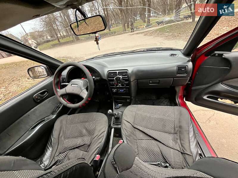 Седан Suzuki Swift 1995 в Апостолово