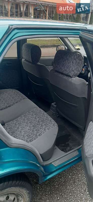 Седан Suzuki Swift 2000 в Рівному