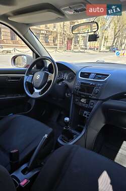 Хэтчбек Suzuki Swift 2012 в 