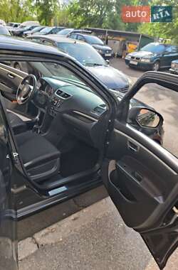 Хетчбек Suzuki Swift 2012 в 