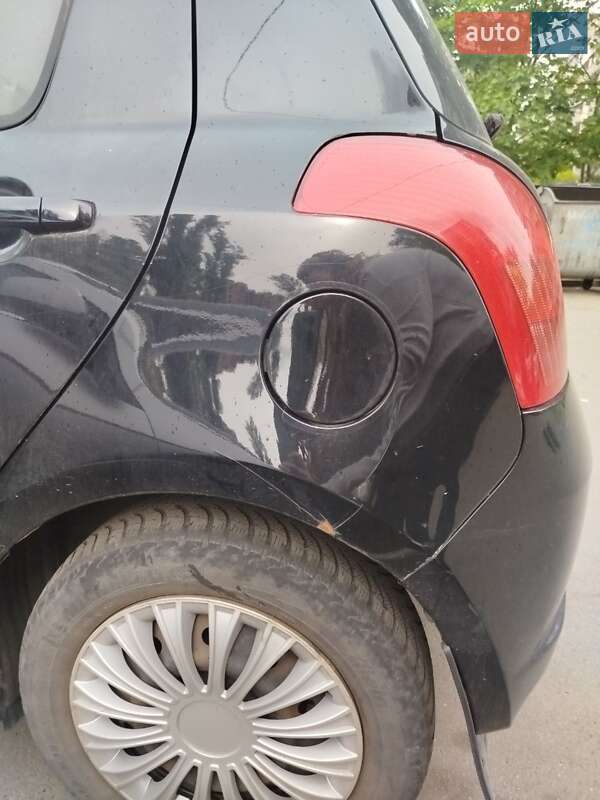 Хэтчбек Suzuki Swift 2006 в Киеве