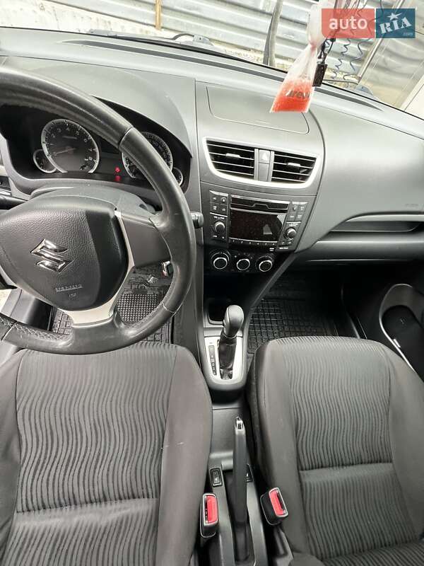 Хэтчбек Suzuki Swift 2011 в Львове