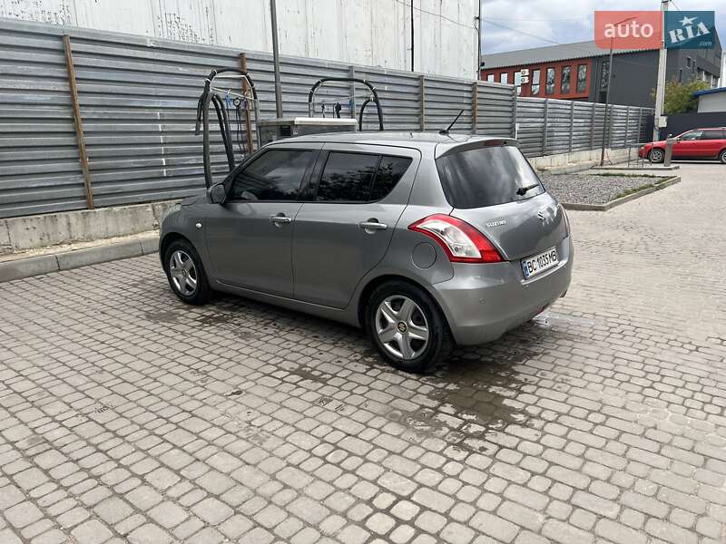 Хэтчбек Suzuki Swift 2011 в Львове