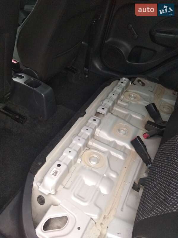 Хэтчбек Suzuki Swift 2011 в Барышевке фото 3 Хэтчбек Suzuki Swift 2011 в Барышевке