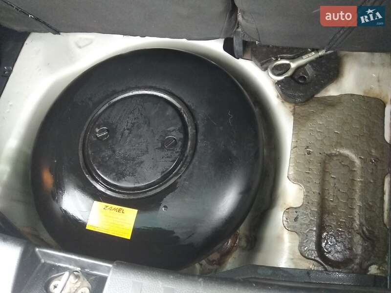 Хэтчбек Suzuki Swift 2011 в Барышевке фото 4 Хэтчбек Suzuki Swift 2011 в Барышевке