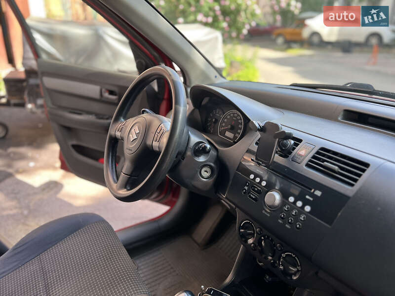 Хетчбек Suzuki Swift 2005 в Полтаві