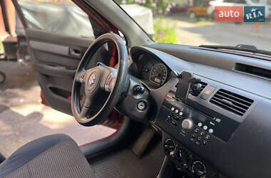 Хэтчбек Suzuki Swift 2005 в 