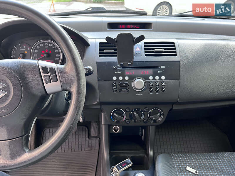 Хетчбек Suzuki Swift 2005 в Полтаві