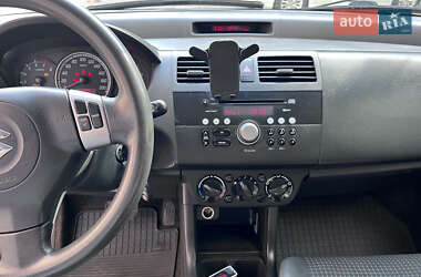 Хэтчбек Suzuki Swift 2005 в 