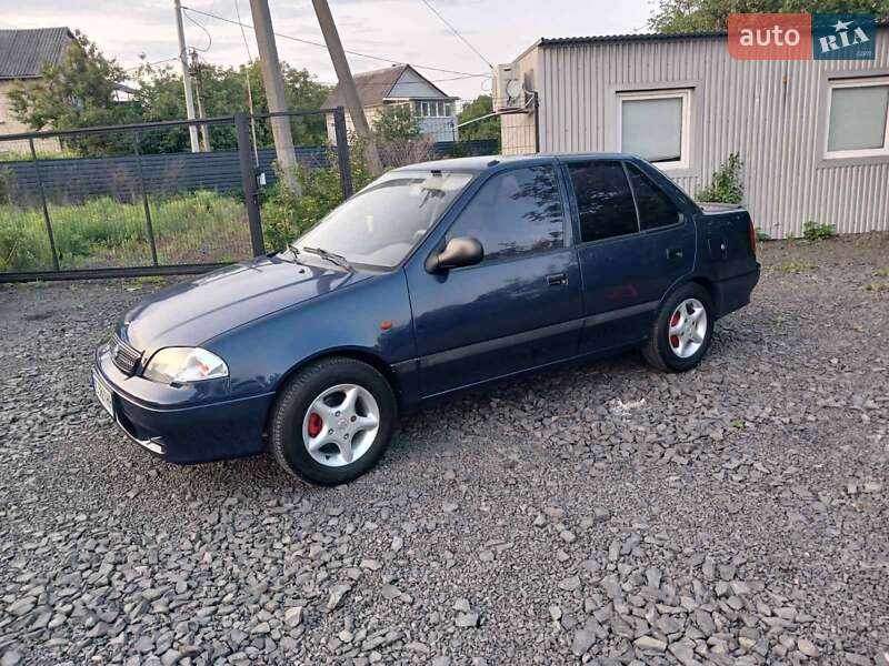 Седан Suzuki Swift 2000 в Луцьку