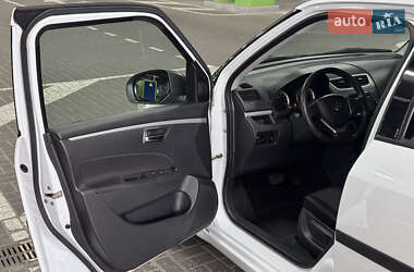 Хетчбек Suzuki Swift 2012 в 