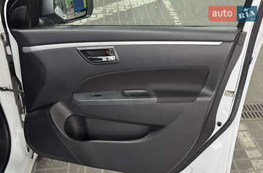 Хетчбек Suzuki Swift 2012 в 