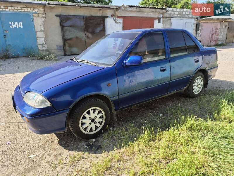 Седан Suzuki Swift 1993 в Миколаєві