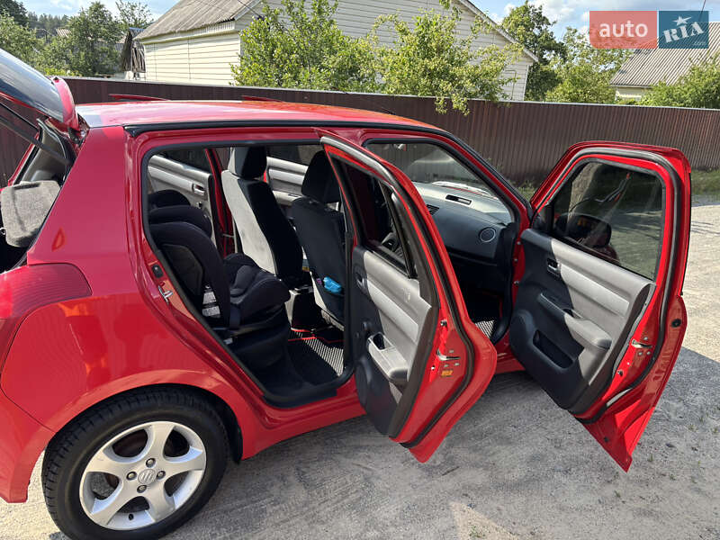Хэтчбек Suzuki Swift 2007 в Киеве