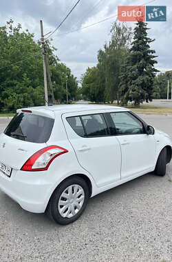 Хетчбек Suzuki Swift 2012 в 
