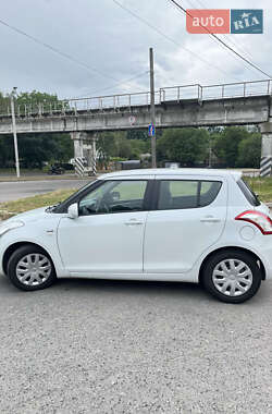 Хетчбек Suzuki Swift 2012 в 