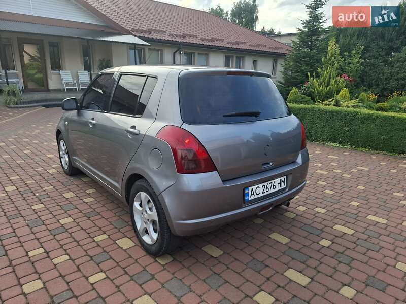 Хэтчбек Suzuki Swift 2007 в Нововолынске