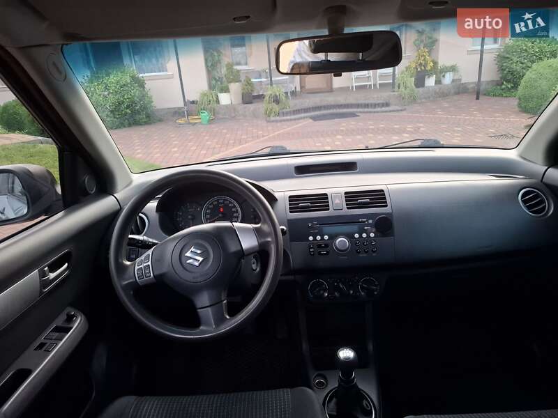 Хэтчбек Suzuki Swift 2007 в Нововолынске