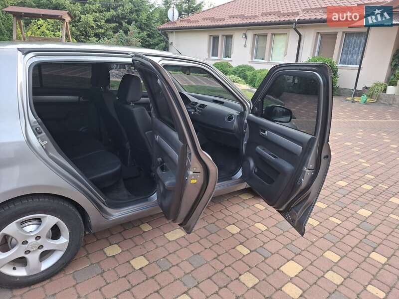 Хэтчбек Suzuki Swift 2007 в Нововолынске