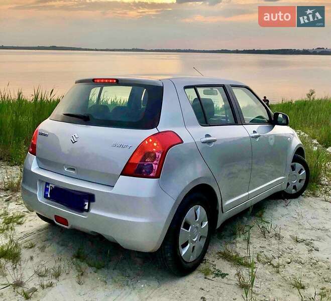 Хэтчбек Suzuki Swift 2007 в 