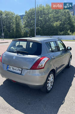 Хетчбек Suzuki Swift 2012 в 
