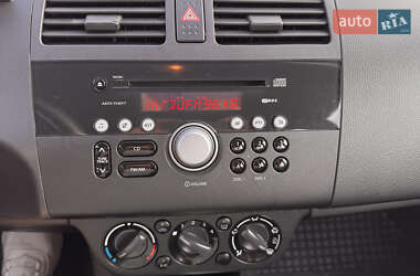 Хетчбек Suzuki Swift 2006 в 