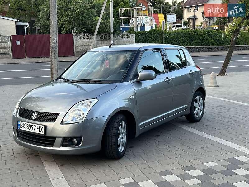 Хэтчбек Suzuki Swift 2010 в 