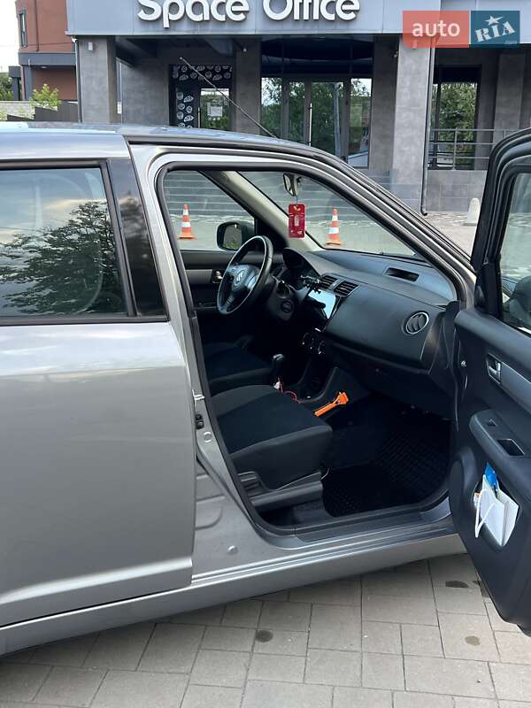 Хэтчбек Suzuki Swift 2010 в Ровно