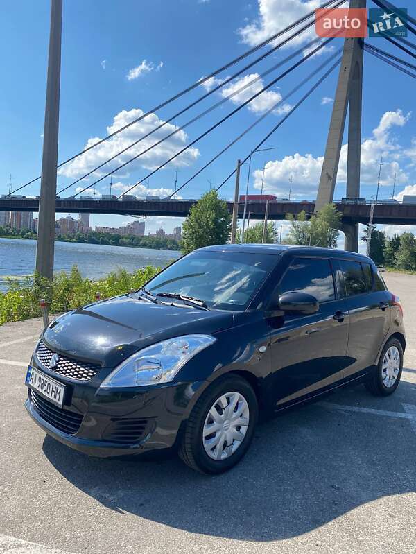 Хэтчбек Suzuki Swift 2012 в 