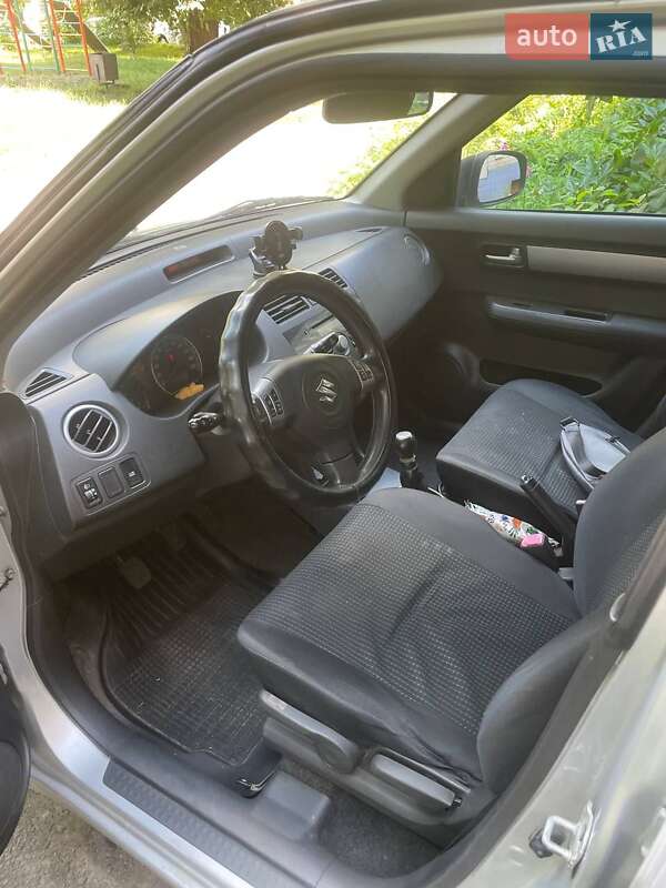 Хетчбек Suzuki Swift 2005 в Хмельницькому