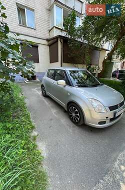 Хетчбек Suzuki Swift 2005 в 