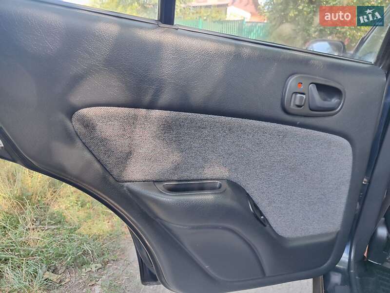 Седан Suzuki Swift 1993 в Полтаві