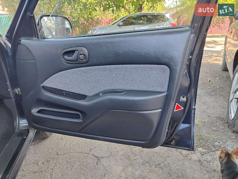 Седан Suzuki Swift 1993 в Полтаві