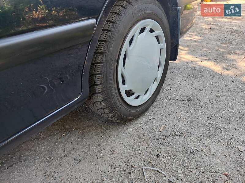 Седан Suzuki Swift 1993 в Полтаві
