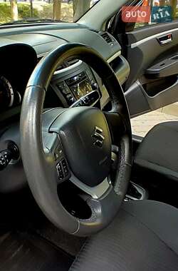 Хэтчбек Suzuki Swift 2012 в 