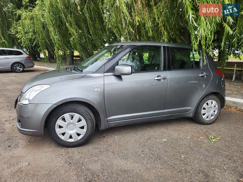 Хетчбек Suzuki Swift 2005 в Монастирищеві