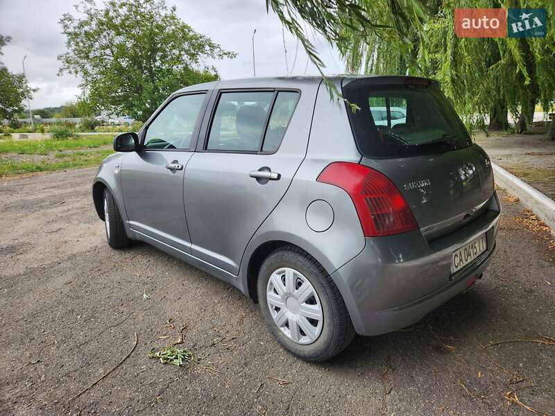 Хетчбек Suzuki Swift 2005 в Монастирищеві