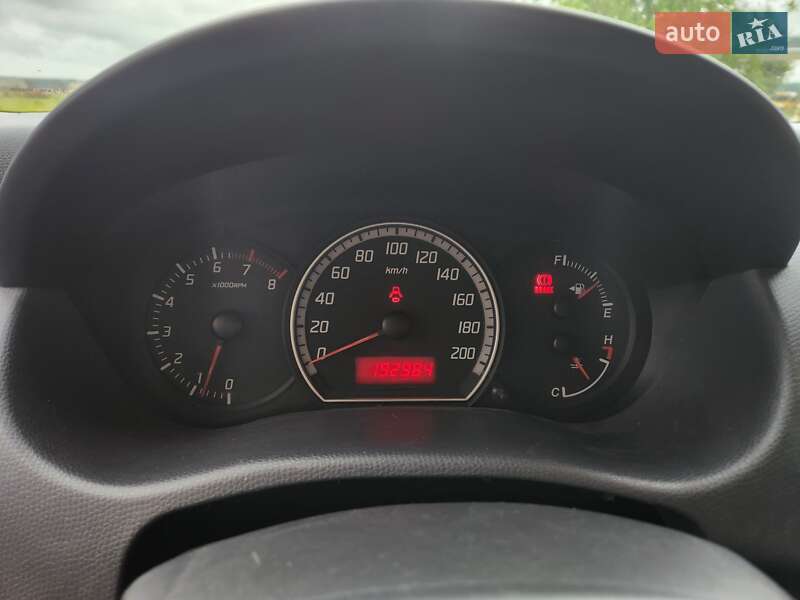 Хетчбек Suzuki Swift 2005 в Монастирищеві