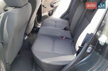 Хэтчбек Suzuki Swift 2012 в 