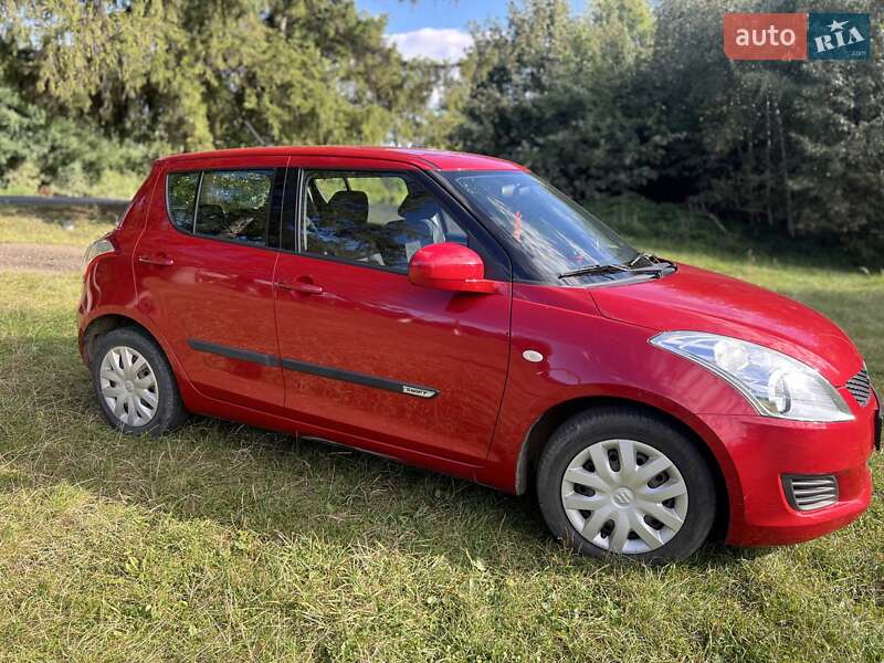 Хэтчбек Suzuki Swift 2010 в Сторожинце