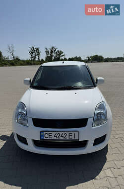 Хэтчбек Suzuki Swift 2009 в Черновцах
