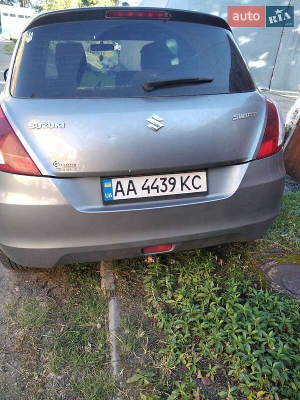Хэтчбек Suzuki Swift 2011 в 