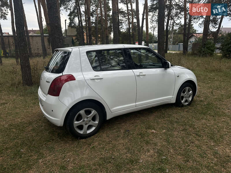 Хэтчбек Suzuki Swift 2008 в Киеве