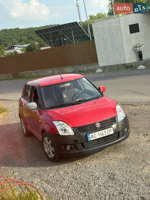 Хетчбек Suzuki Swift 2010 в 