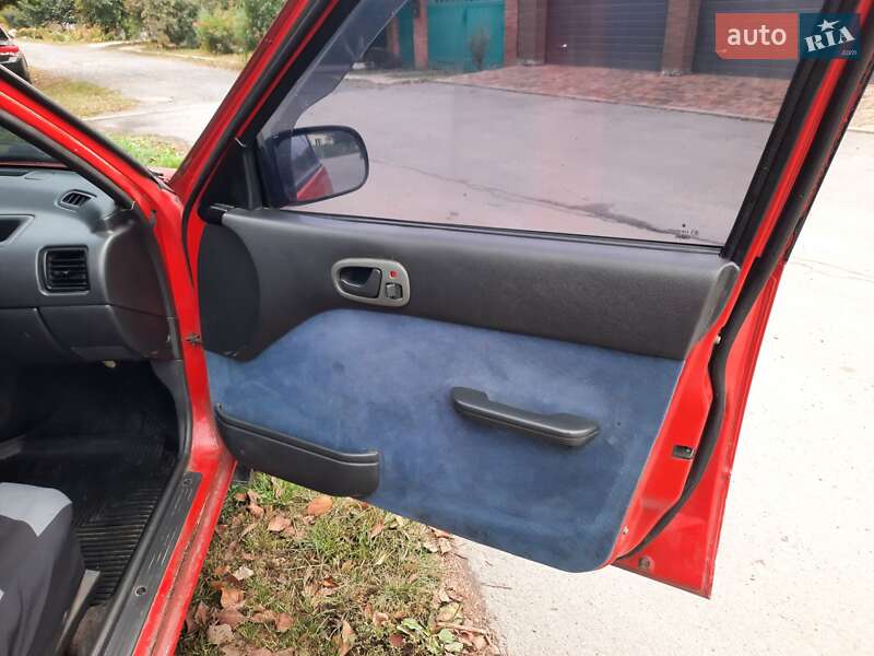 Седан Suzuki Swift 1998 в Лубнах