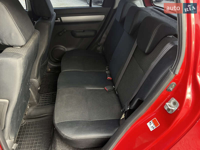 Хетчбек Suzuki Swift 2005 в Новомосковську