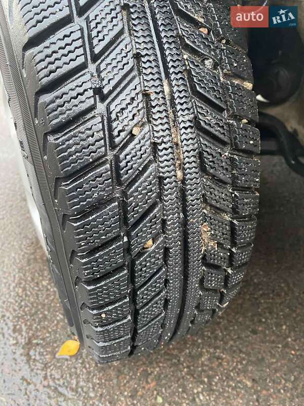 Хэтчбек Suzuki Swift 2001 в Владимире фото 8 Хэтчбек Suzuki Swift 2001 в Владимире