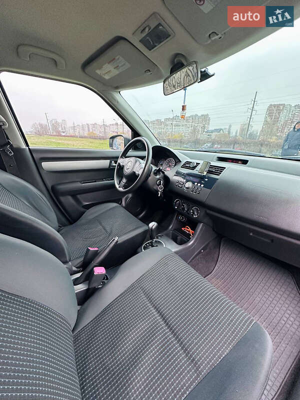 Хэтчбек Suzuki Swift 2006 в Киеве
