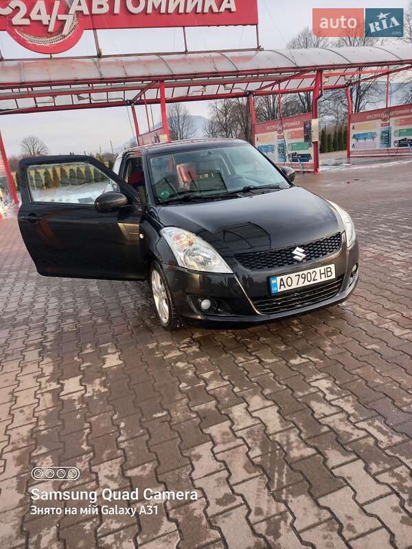 Хэтчбек Suzuki Swift 2013 в Тячеве
