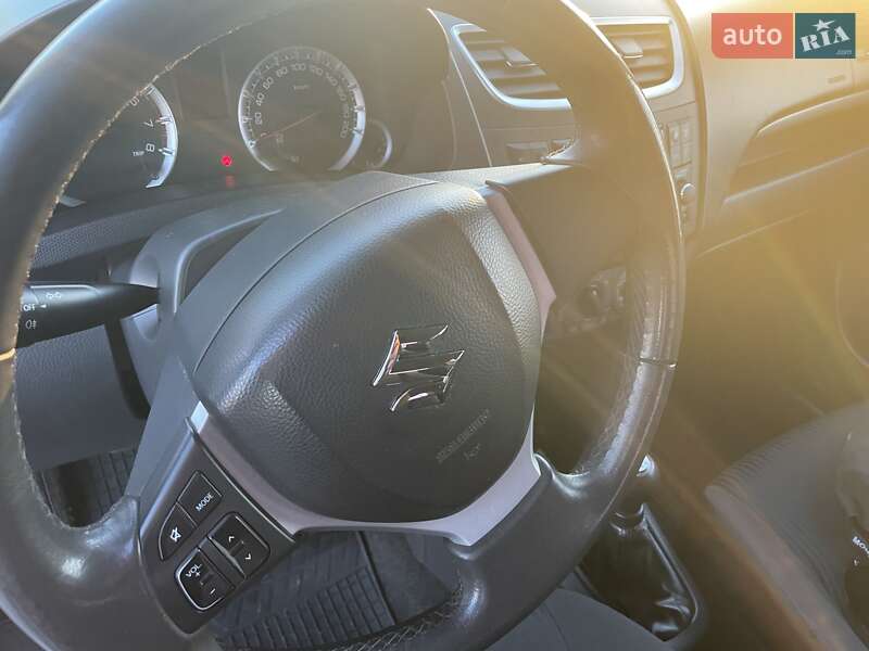 Хэтчбек Suzuki Swift 2011 в Киеве фото 17 Хэтчбек Suzuki Swift 2011 в Киеве